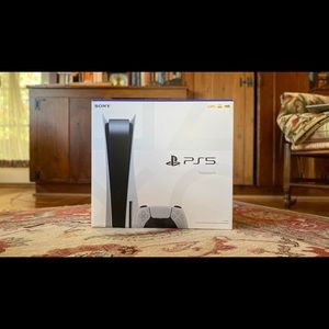 Play station 5 Consol w headset extra controller